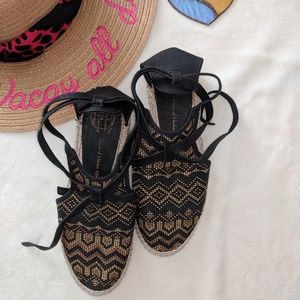 House of Harlow 1960 Carolyne Sandals Size 8